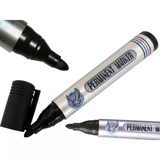 Fekete permanent marker, vízálló tinta, kerek hegy, alkalmas fémre, üvegre, műanyagra