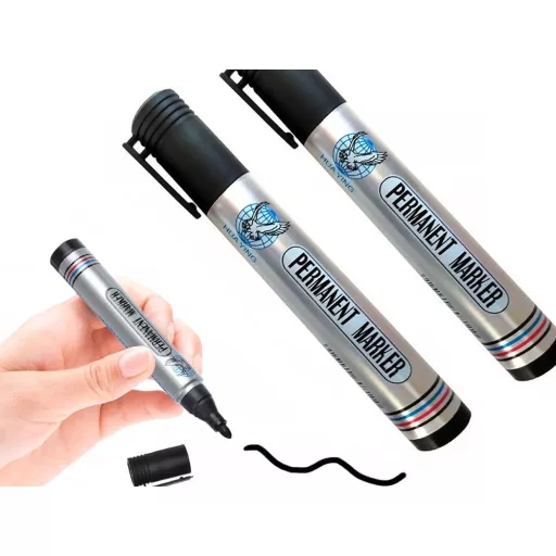 Fekete permanent marker, vízálló tinta, kerek hegy, alkalmas fémre, üvegre, műanyagra
