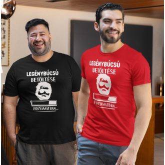 Póló fehér felirattal: 'Legénybúcsú betöltése folyamatban...', vicces legénybúcsú ruházat