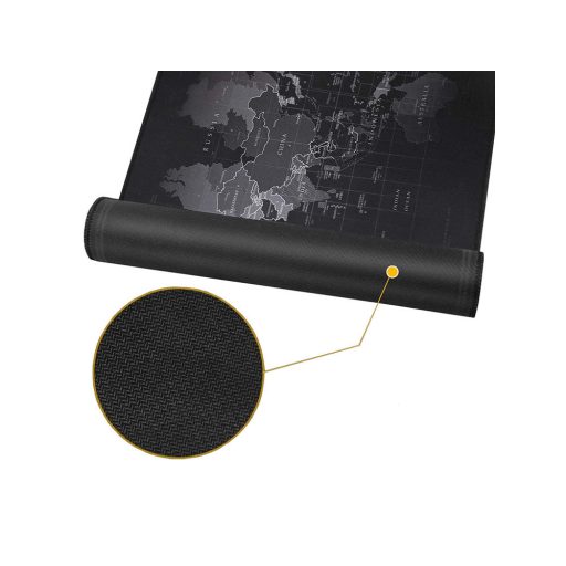 XXXL méretű világító gamer egérpad térkép designnal, LED világítással egy gamer asztalon.