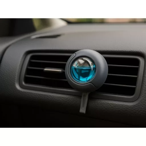 Szellőzőrácsra csíptetett elegáns autós légfrissítő 50 ml-es utántöltővel és forgó ventilátorral. Tökéletes autós kiegészítő.