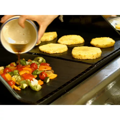 Tapadásmentes grill és sütőalátét hús és zöldség sütéséhez