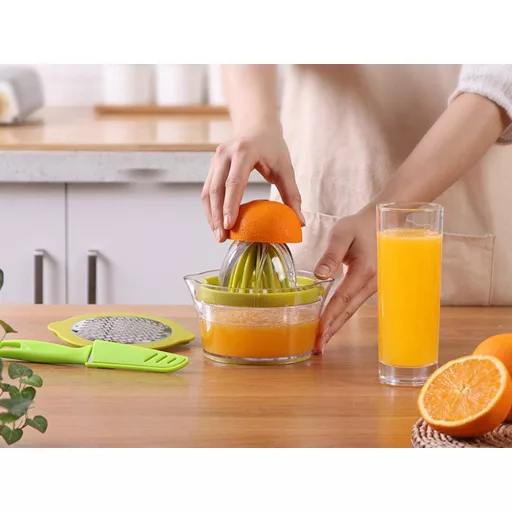 Kézi citrusfacsaró, 400 ml-es tartállyal, műanyag reszelővel, friss narancs- és citromlé készítéséhez.