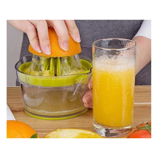 Kézi citrusfacsaró, 400 ml-es tartállyal, műanyag reszelővel, friss narancs- és citromlé készítéséhez.