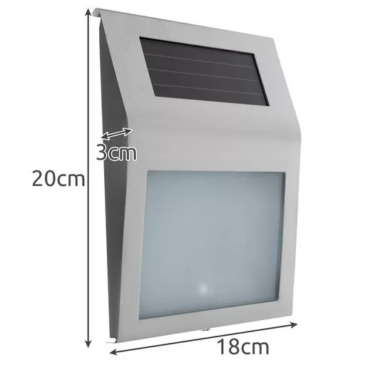 Solar napelemes világító házszám házfalra szerelve