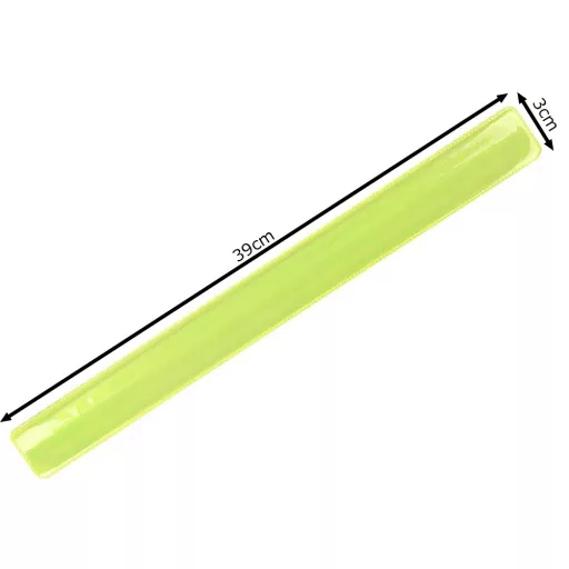Jól látható, neon színű, önzáródó fényvisszaverő karpánt csuklón viselve sötétben.